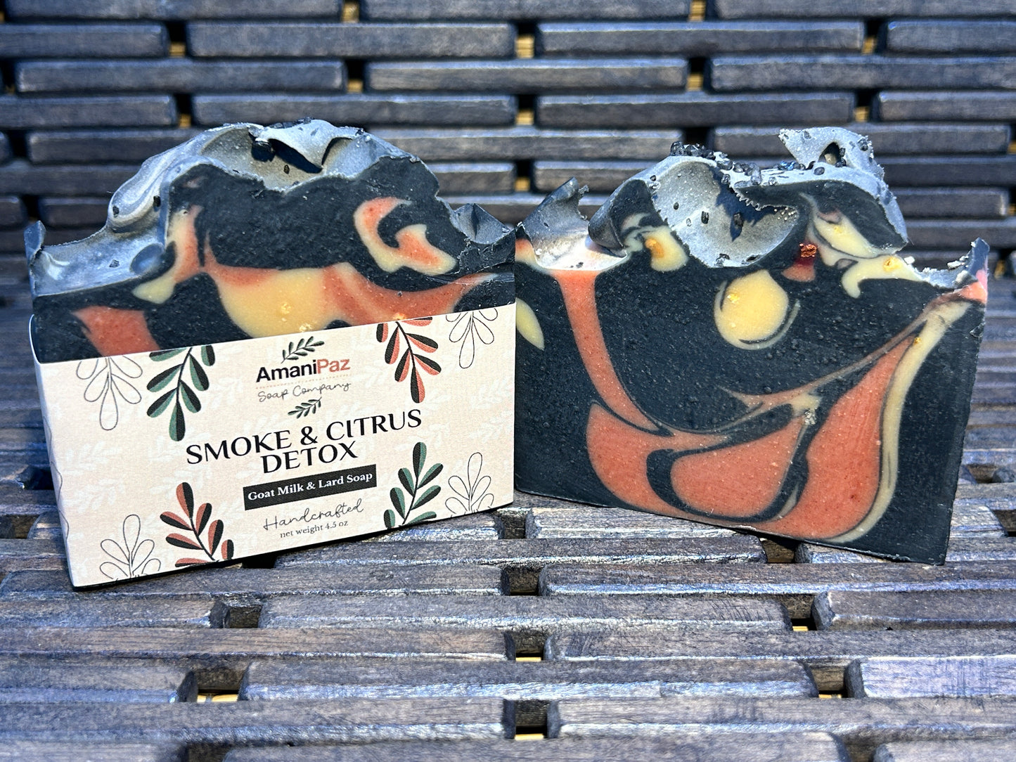 MADDER ROOT, ACTIVATED CHARCOAL, KAOLIN CLAY, VOLCANIC ASH, PATCHOULI, FRESH LEMON ZEST